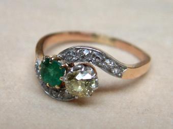 Art Deco Engagement Ring with Emerald and Diamonds