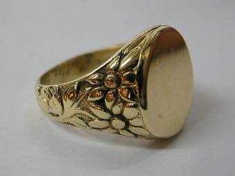 טבעת חותם עתיקה עם תבליט יפהפה בצידיה
