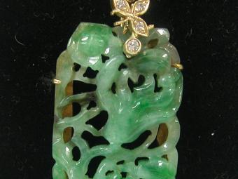 Beautiful Jade and Diamonds Pendant