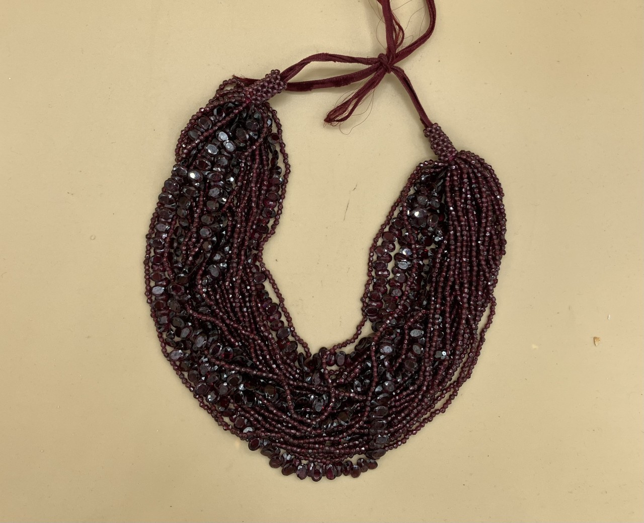 ענק שורות רבות של גרנטים - נדיר