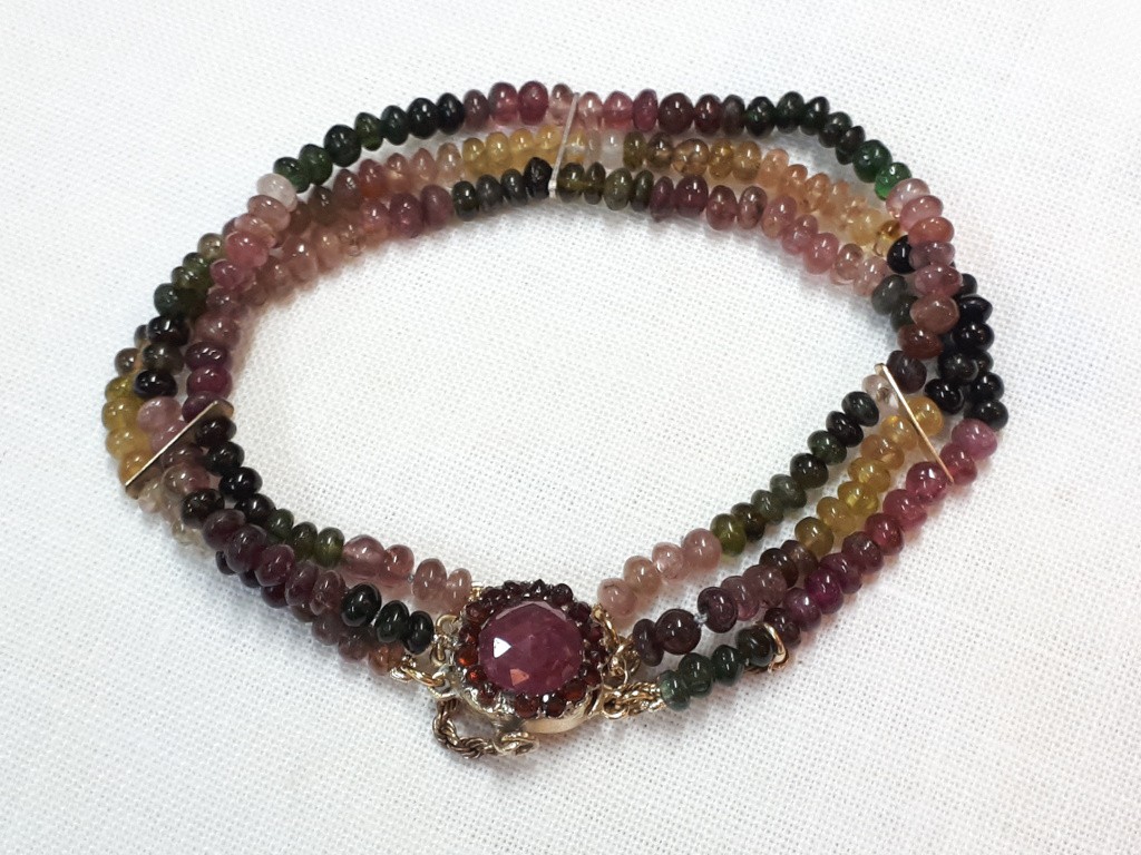 Agates Bracelet with Gold & Rubies Lock