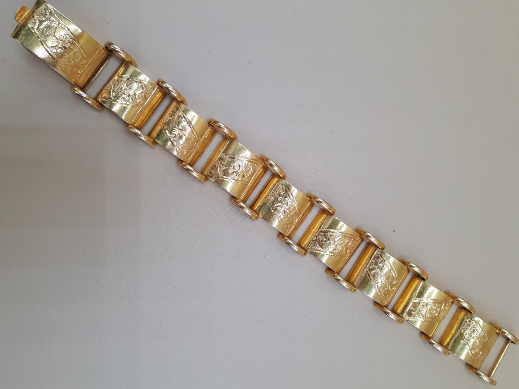Antique 22 Carat Gold Bracelet with Engravings