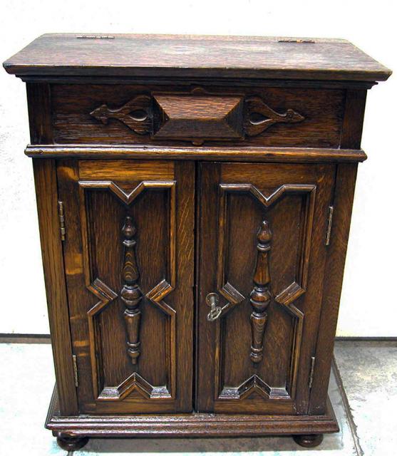 קופסה לאחסון מקטרות בדוגמת ארון אר-דקו מיניאטורי