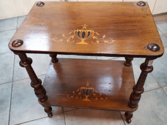 שולחן הגשה צרפתי מעץ אגוז עם שיבוץ עץ Marquetry קישוטי 
