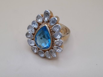  טבעת כסף מוזהב עם דיאמנטים 3 קאראט וטופז כחול - קסומה
