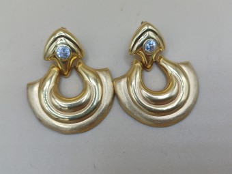 עגילי זהב מרשימים בגודלם ויופים