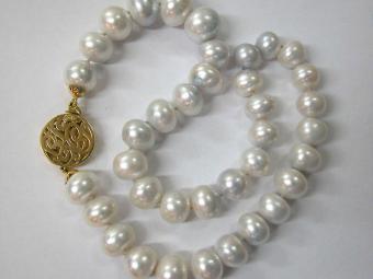 Pearls Necklace with Unique Lock