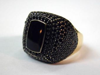 טבעת אבני אוניקס גדולה בעיצוב איטלקי