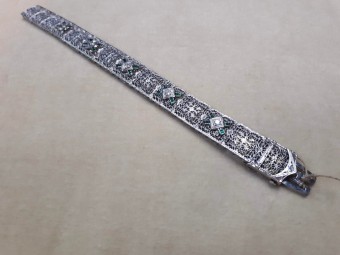 Platinum Art Deco Bracelet with Emeralds and Diamonds