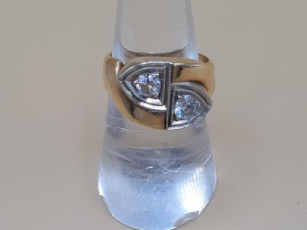 טבעת אר-דקו עם 2 יהלומים גדולים בעיצוב מאוד ייחודי