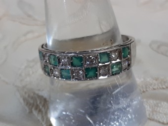 French White Gold Art Deco Ring with Emeralds and Diamonds